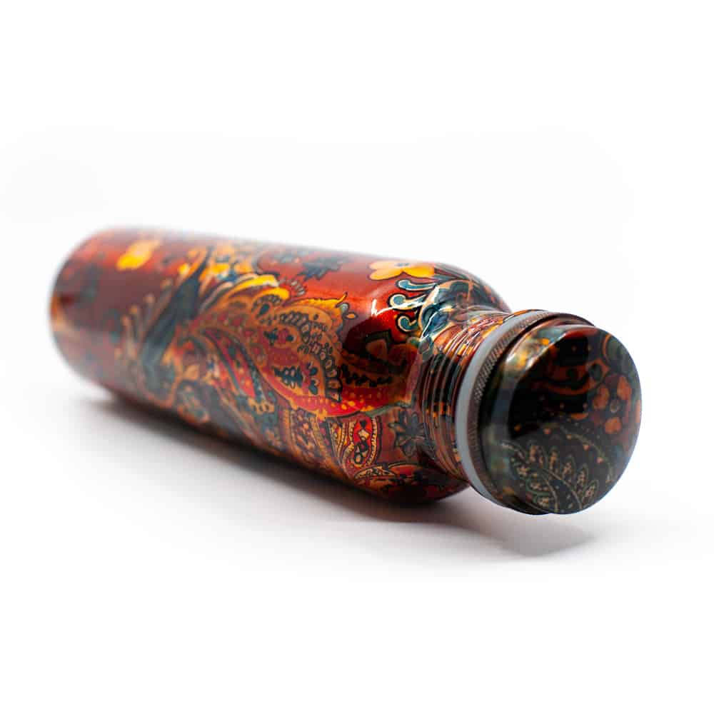 botella de cobre tumbada colorida