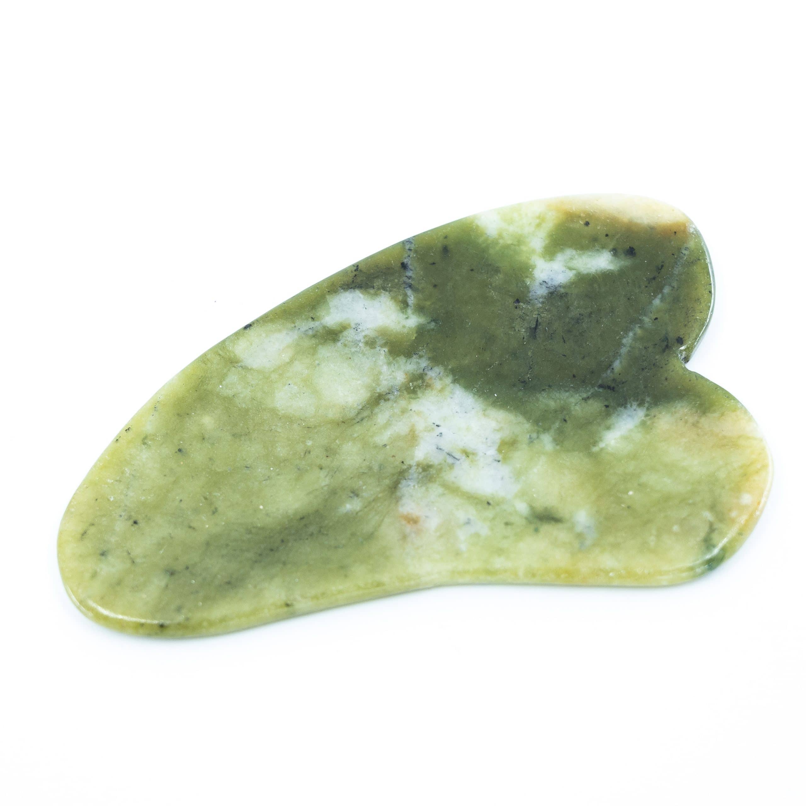 piedra gua sha en forma de corazón jade