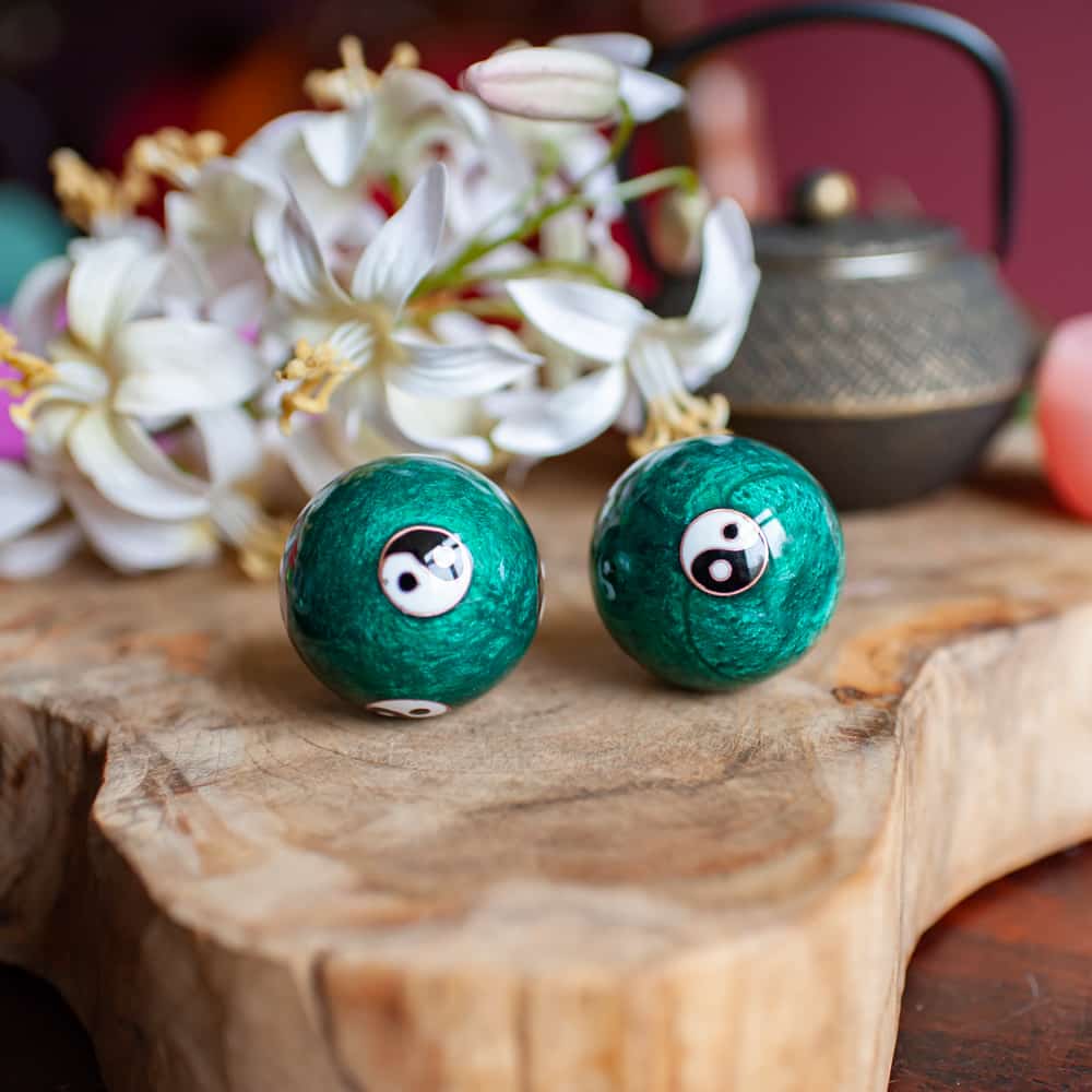 esferas chinas bolas baoding verdes con símbolo yin yang