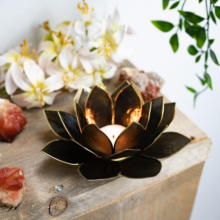 portavelas flor de loto negro con detalles dorados
