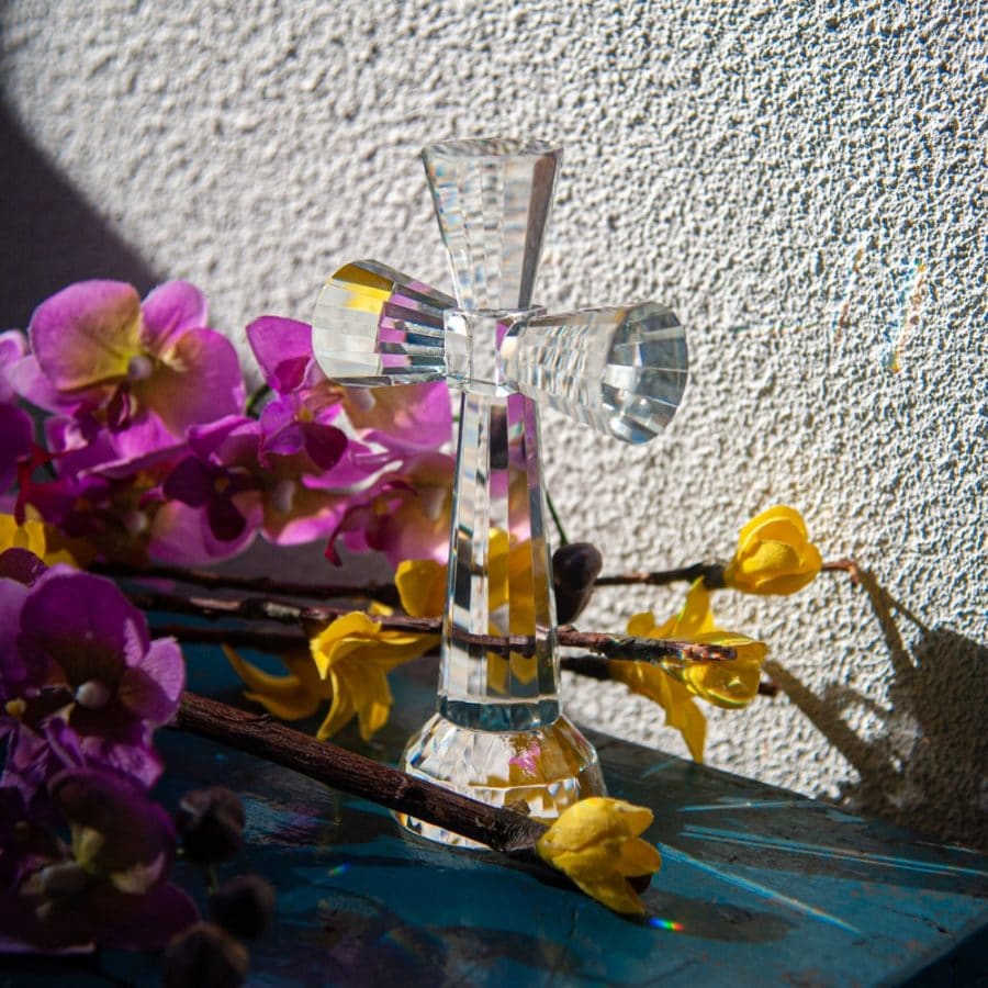 Cruz de cristal con flores, blog esoterismo
