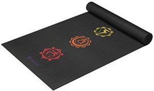 Gaiam Esterilla de Yoga Sin Látex PVC Estampado Chakra Negro 6 mm - (173 x 61 cm)