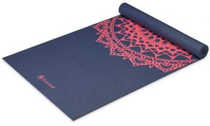 Gaiam Esterilla de Yoga Sin Látex PVC Rosa con Estampado de Marrakech 4 mm - (173 x 61 cm)