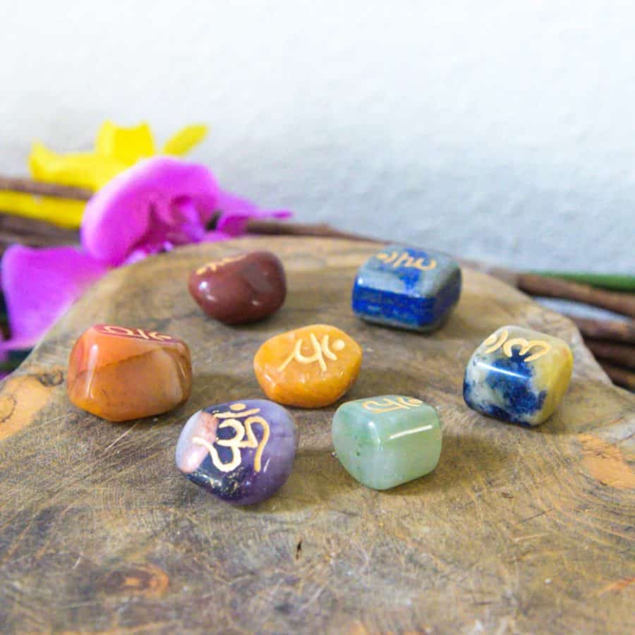 piedras preciosas rodadas de los chakras